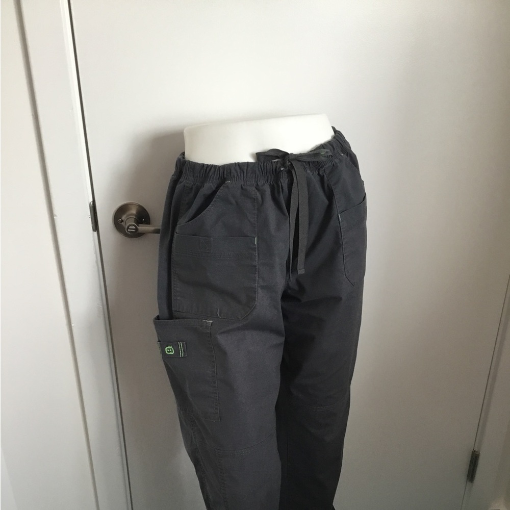 Wonder Flex Gray Scrub Set Size Large $30